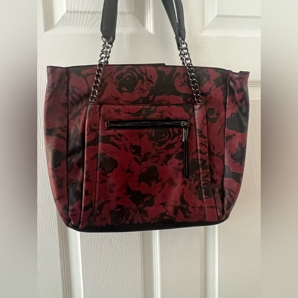 Simply Vera Vera Wang Handbags - Sold New Simply Vera Wang Rockbridge Tote Bag Red Floral Print🆕 with out tag